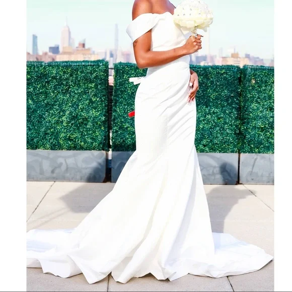 Wedding Dress with Detachable Train Sweetheart Sleeveless , Mermaid cut Size 12 - Picture 3 of 5